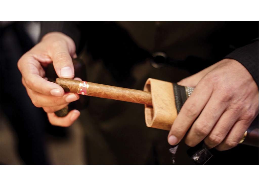 Disfruta un habano al verdadero estilo cubano