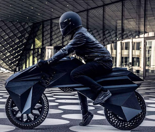 Así se diseñó la moto de Batman 2022: Habla su creador