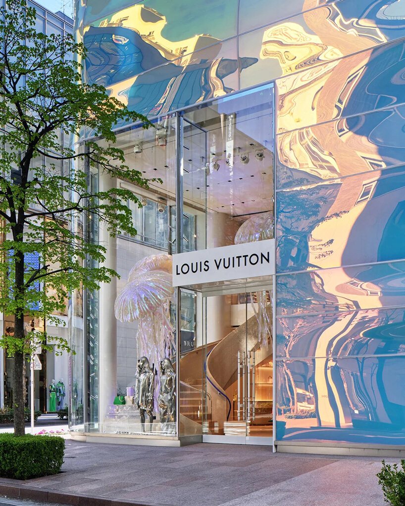 Inspirada en el reflejo del agua, así es la nueva tienda Louis Vuitton en  Tokio