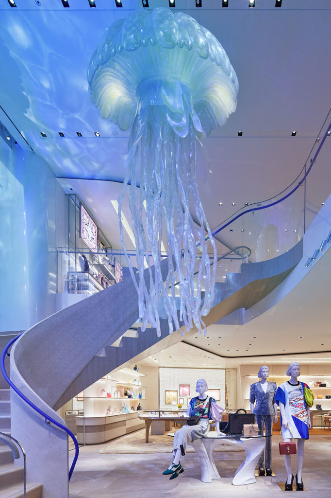 Inspirada en el reflejo del agua, así es la nueva tienda Louis Vuitton en  Tokio