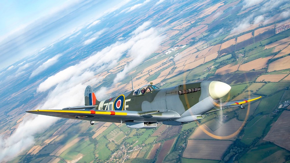Esta aeronave Spitfire, que voló en la Segunda Guerra Mundial y protagonizó  películas de Hollywood, puede ser tuya por  mdd