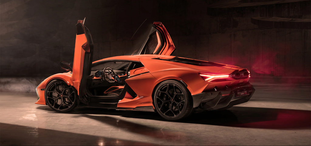¿Qué tan potente es el nuevo Lamborghini Revuelto, el primer híbrido de la marca?