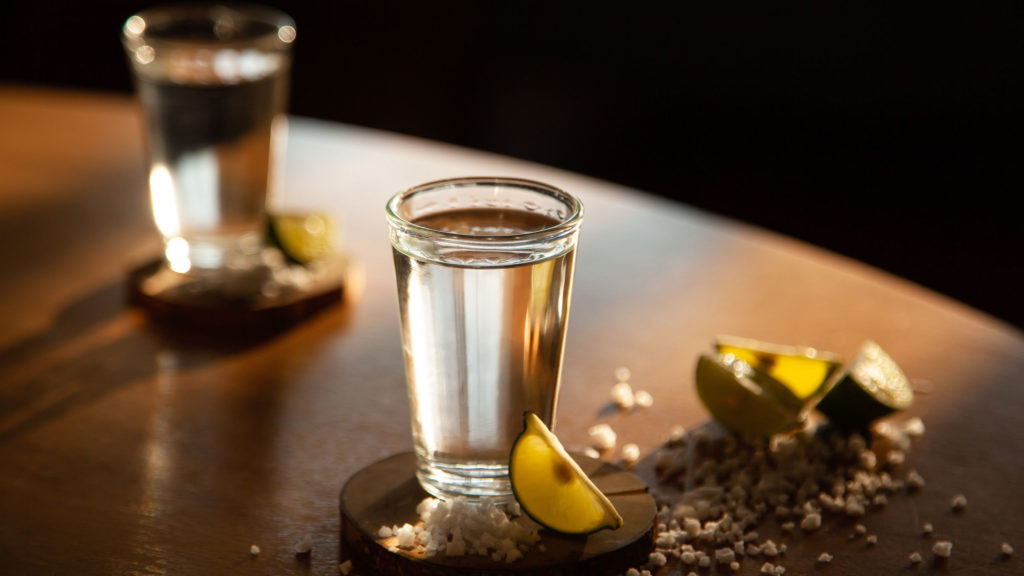 ¿Cuáles son las diferencias entre el tequila cristalino y el blanco?